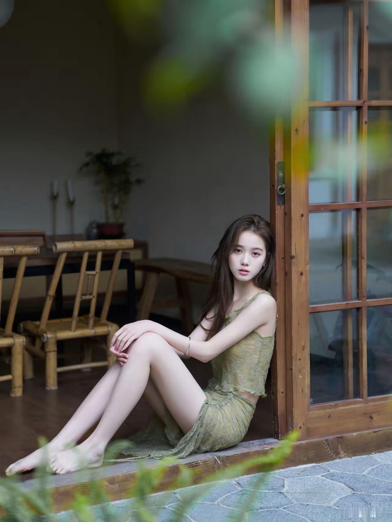 “静坐庭院，绿意盎然，岁月静好。”🌿🍃🍃如果不缺钱，你还会工作吗清雅庭院