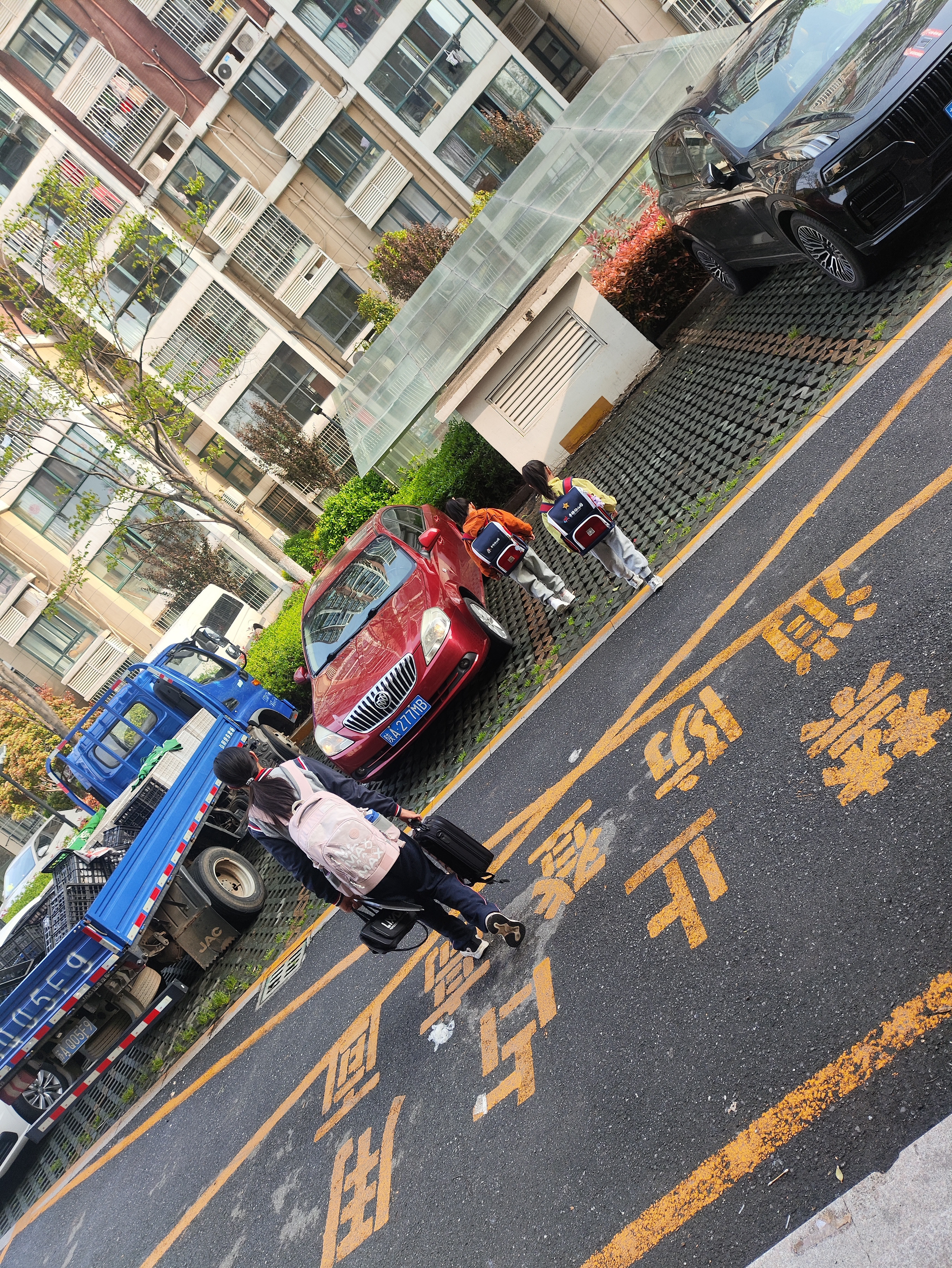 琦妙依吃兰么人生四大美事：踏踏实实睡好觉，痛痛快快拉泡屎，清清爽爽跑个步，满满