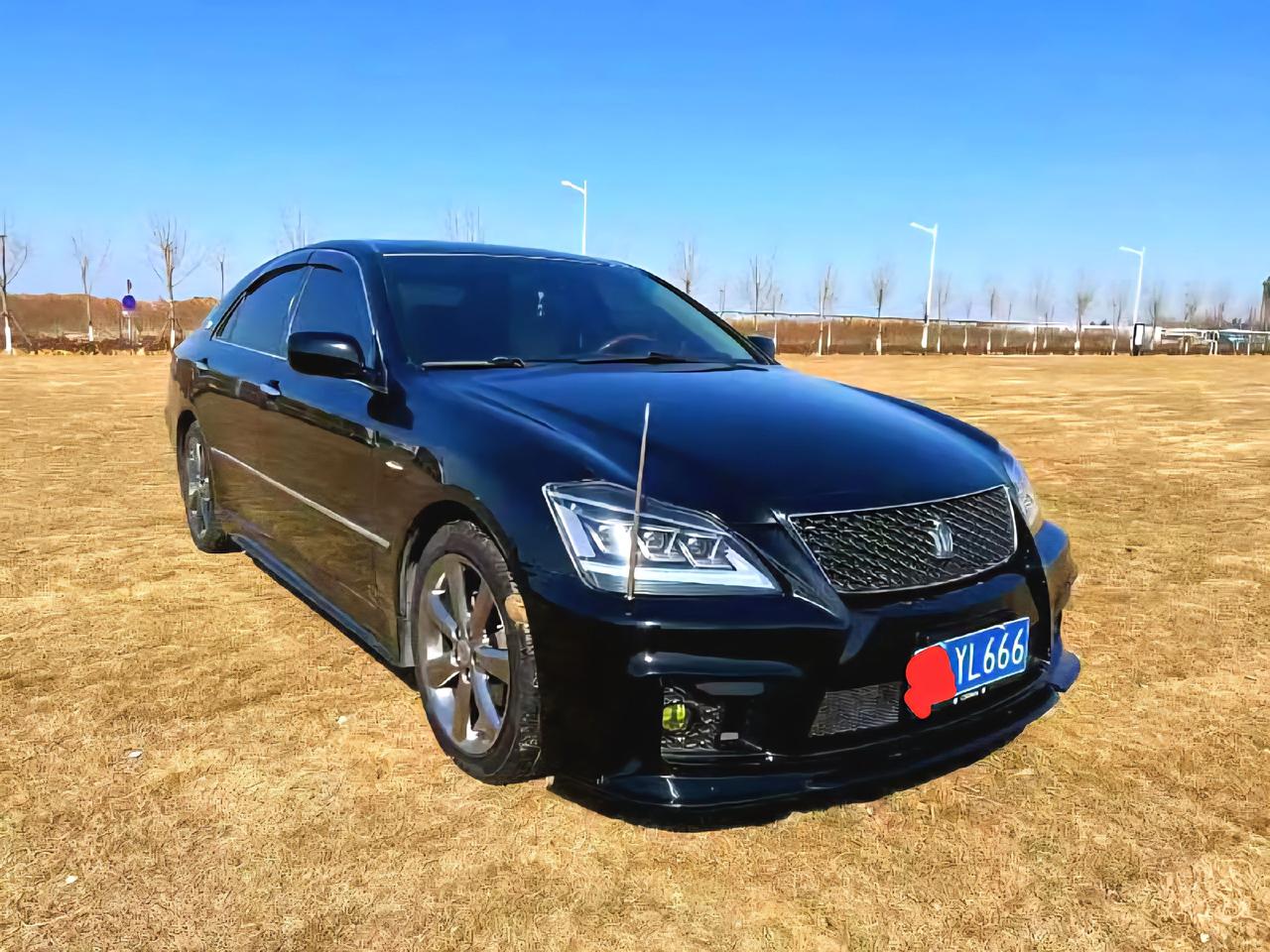 明明是2006年的车，3.0升沙龙版，可惜这个前脸把这个车给毁了。改了雷克萨斯的