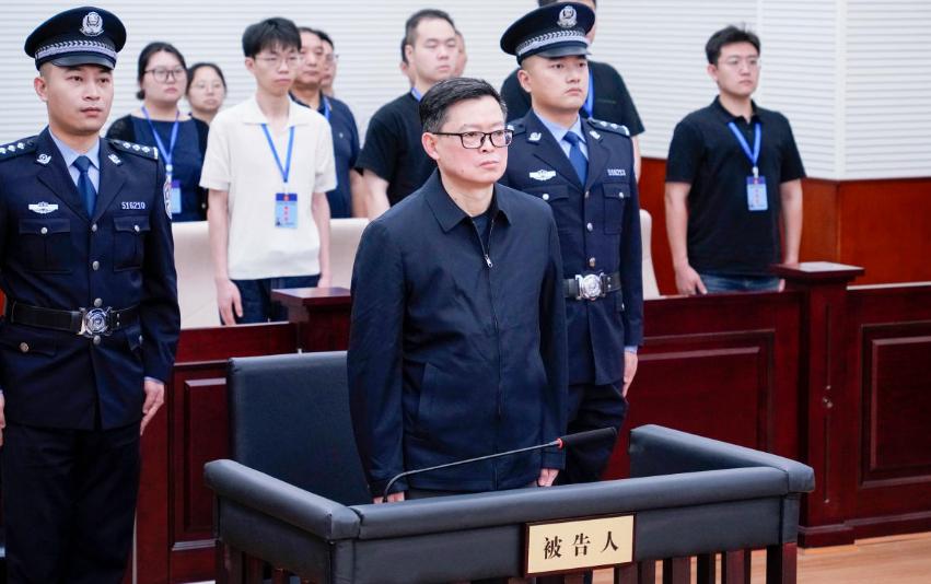 靠军工项目审批大权敛财5500万，投案从宽结果只判十年？张建华，一审被判10年！
