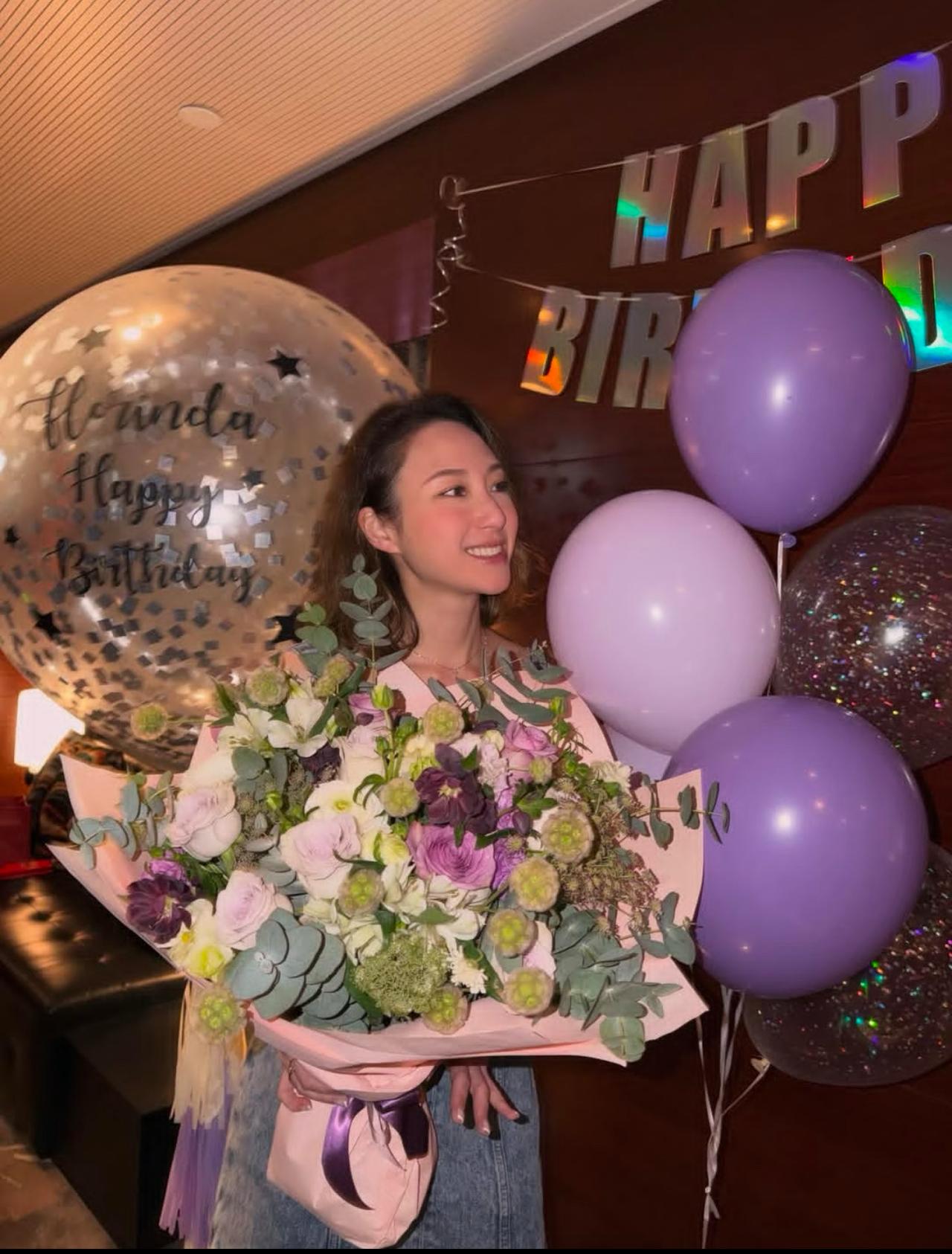 赌王还有一个很漂亮的女儿，何超莲的同胞姐妹何超云。37岁的何超云近日过生日，