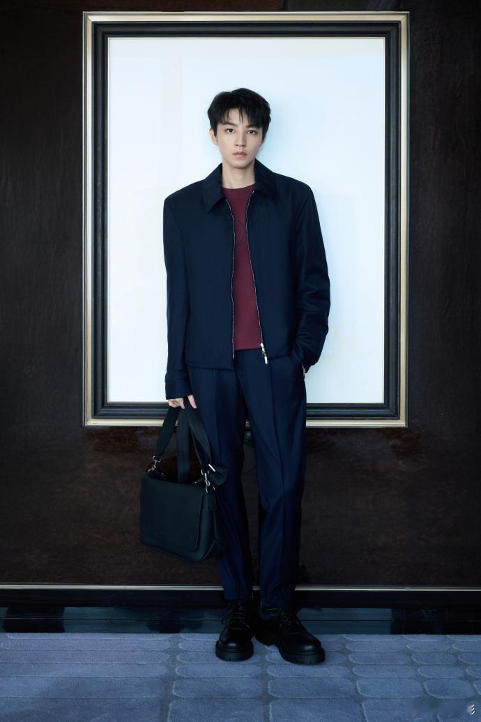 王俊凯好绅士的权威啊，他的颜值也是真的非常可以的，这一次王俊凯霸道凯喵真的又冷又