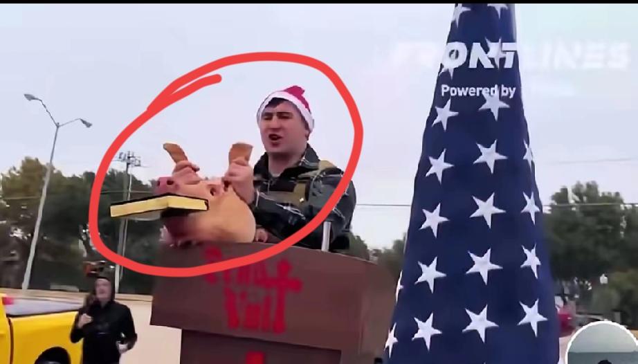 美国的自由就是把《古兰经》放到猪头的嘴巴里，这就是赤裸裸的侮辱，12月14日，美