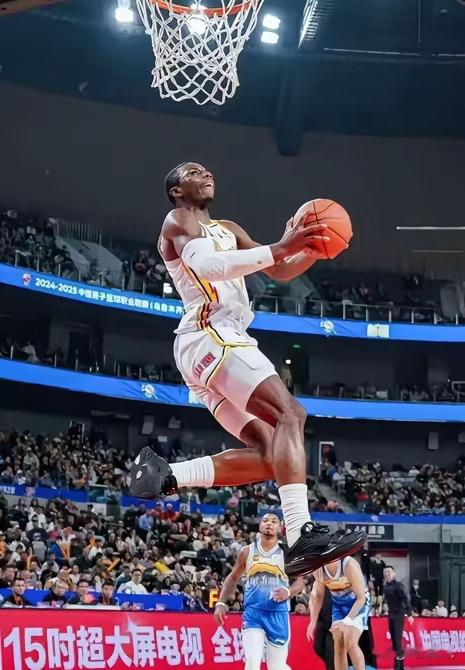 迪亚洛压哨注册，抖音驻现场直播。万众瞩目的CBA联赛2025-2026赛季揭幕