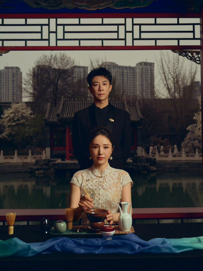 张维伊做什么董璇都觉得感动我们的爸爸一周年纪念日，张维伊跑到剧组给董璇布置惊喜