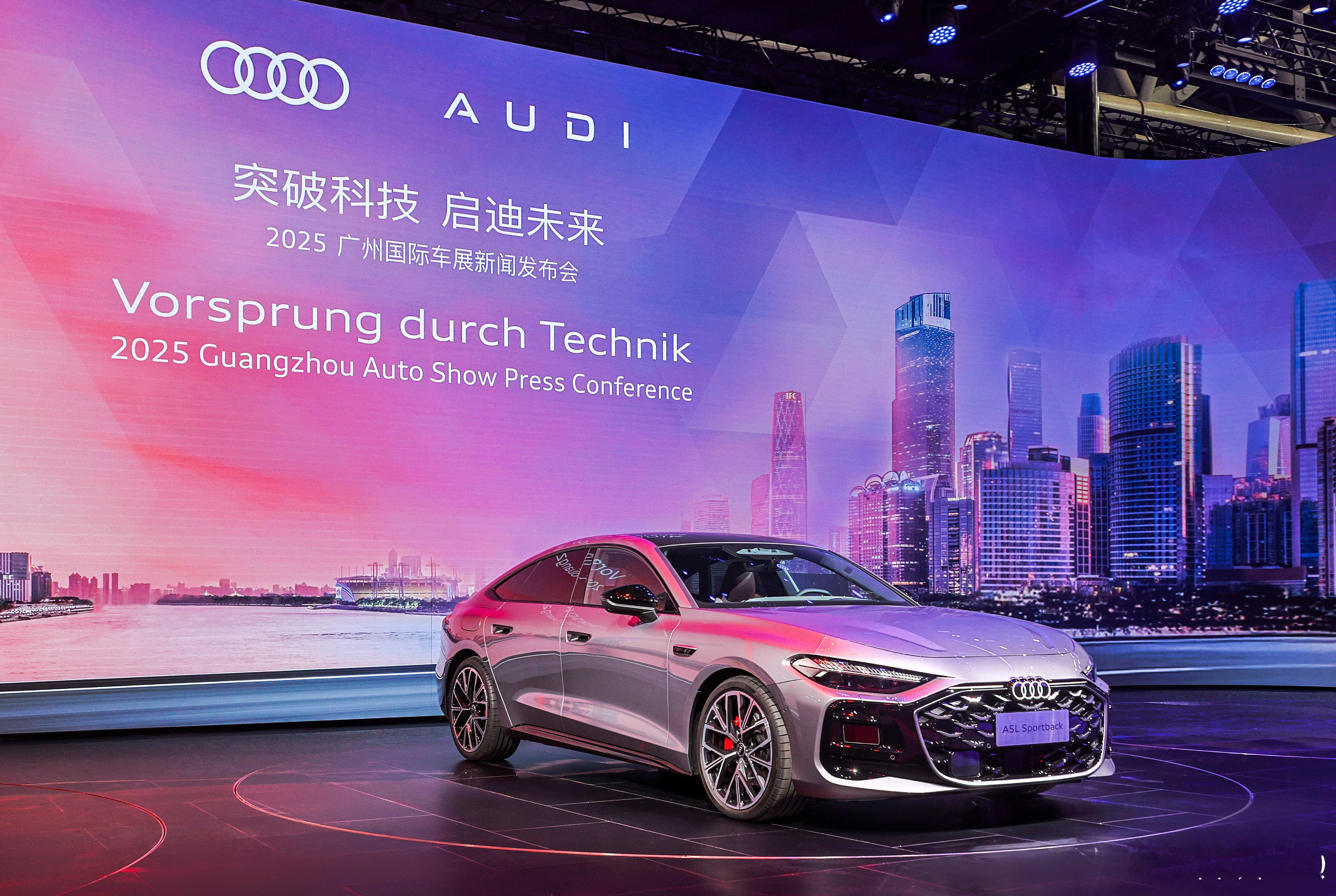 上汽奥迪携手华为乾崑智驾®向市场有力证明了，在智能出行时代，燃油车依然是技术创新