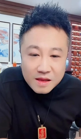 罕见！顽皮哥批评郭德纲！近日，天津顽皮哥在直播中罕见的批评了郭德纲，令广大网友