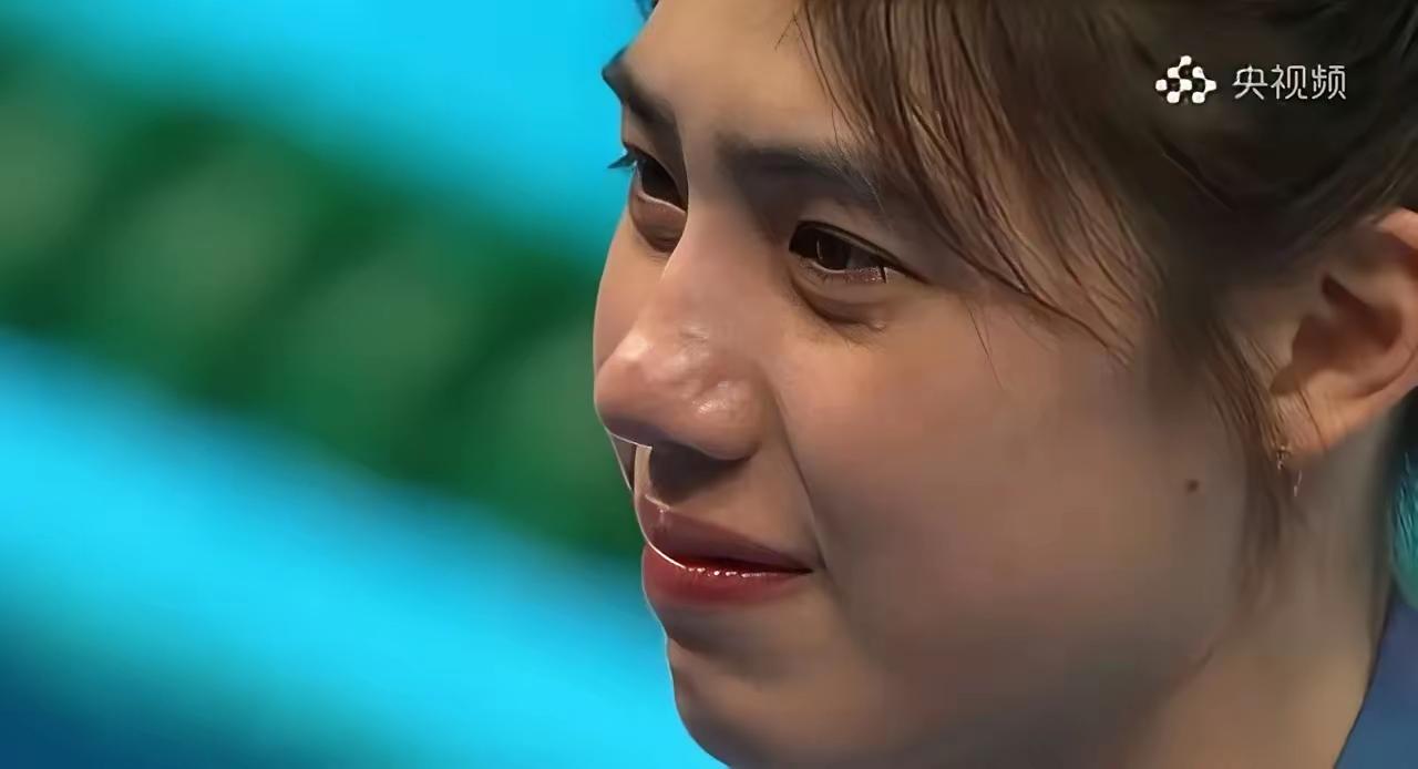 唐钱婷，余依婷，张雨霏都很漂亮[赞][比心]说句实话，中国女泳队员个个都很漂亮