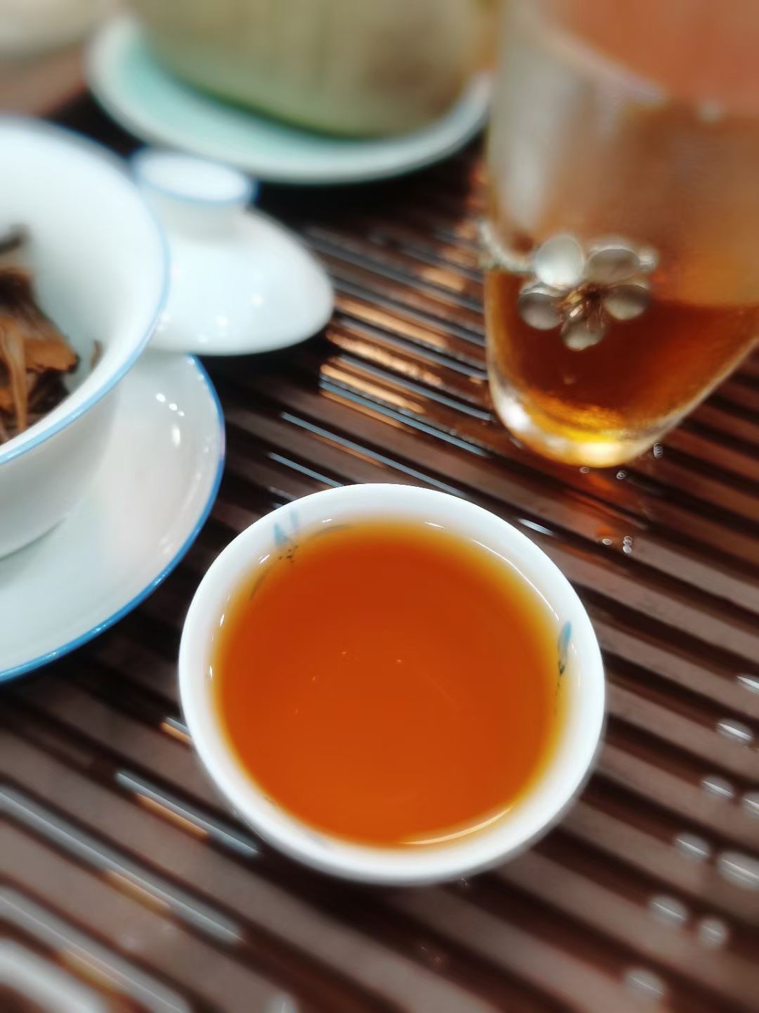 经常喝茶的人，一定要知道的10个细节：1、泡绿茶，一定不能用沸水直冲。绿茶娇嫩，
