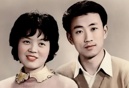 1977年，知青刘小勇考上大学。临走前夜，17岁王爱娟含泪说：“小勇哥，我们分手