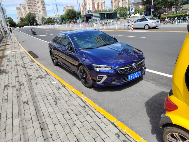 新提gs加入君威大家庭上个月新提的君威gs，大家也都说过这台车了。我说点别的吧