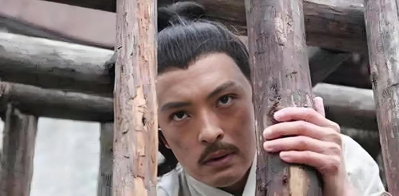 朱元璋处决女婿欧阳伦前，马皇后亲自去天牢送饭，发现女婿囚服袖口里绣着三个字，她看