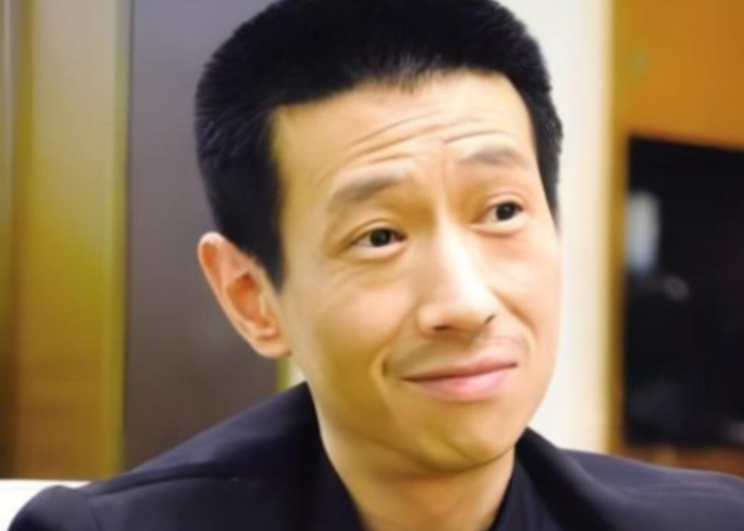 一名中国男子以2.7亿的价格，从法国购得了圆明园的兔首和鼠首，当对方要求付款时，