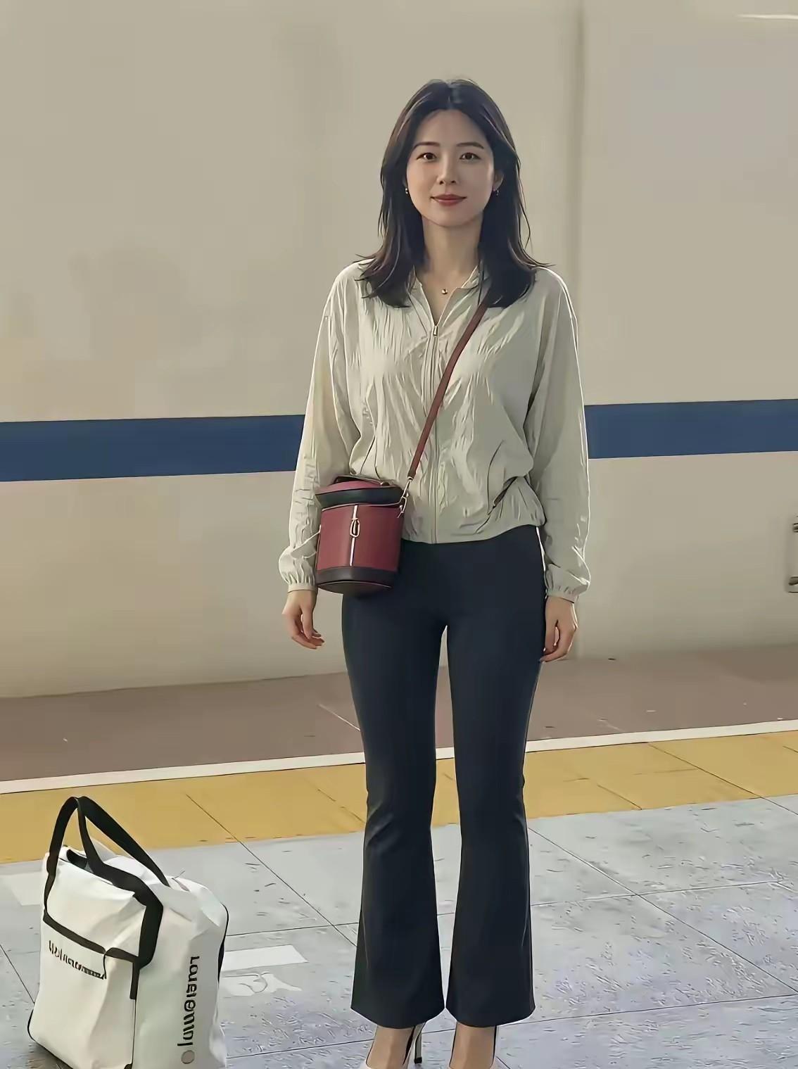 怎样才算一个人活明白了一个美女一个香包，听说彩礼要30万，大家喜欢吗？觉得这个可