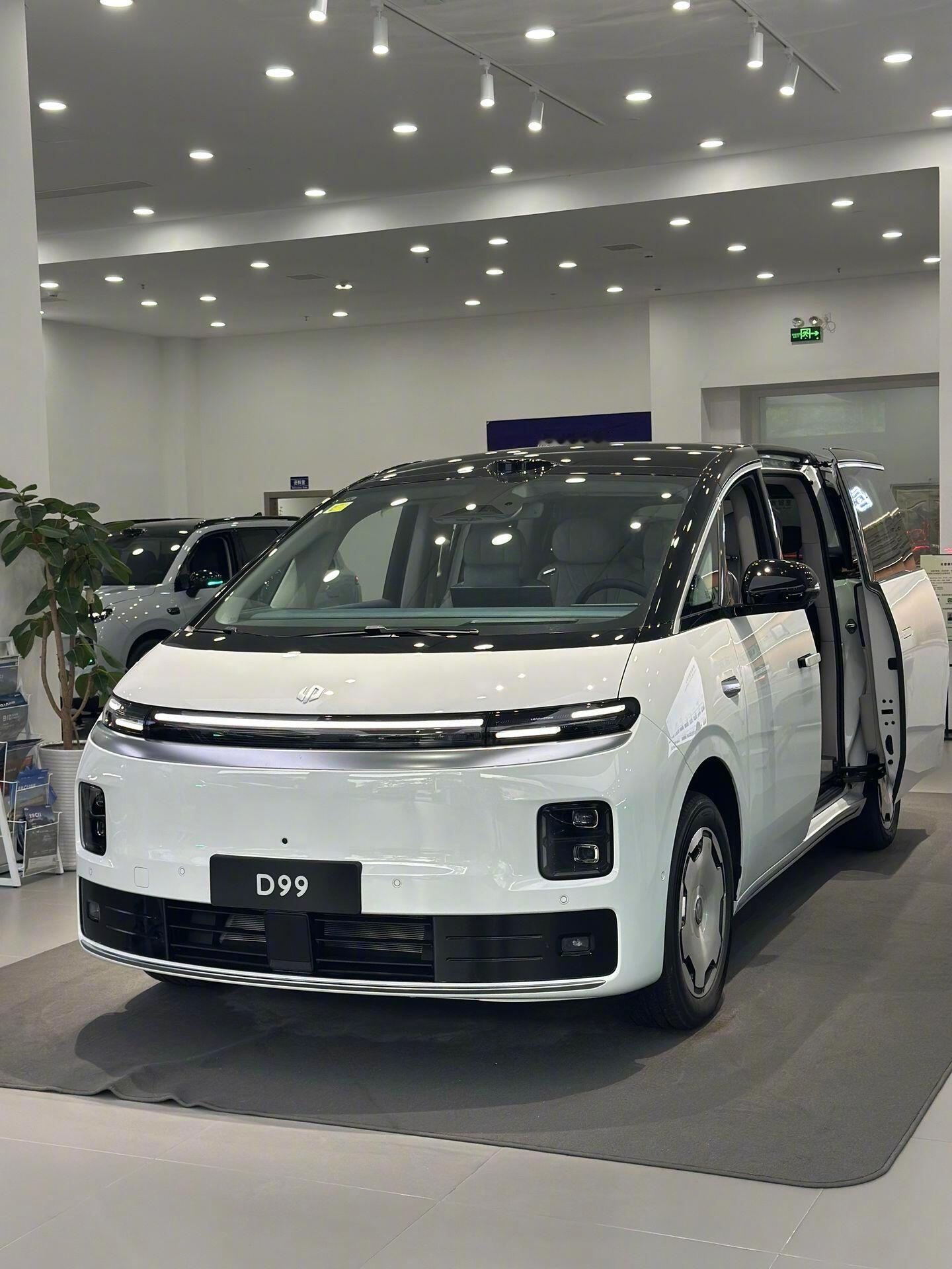 5280毫米旗舰MPV、轴距3110，2+2+3七座，二排双124°零重力可转，