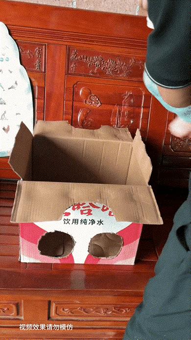 纸箱上的字很应景！