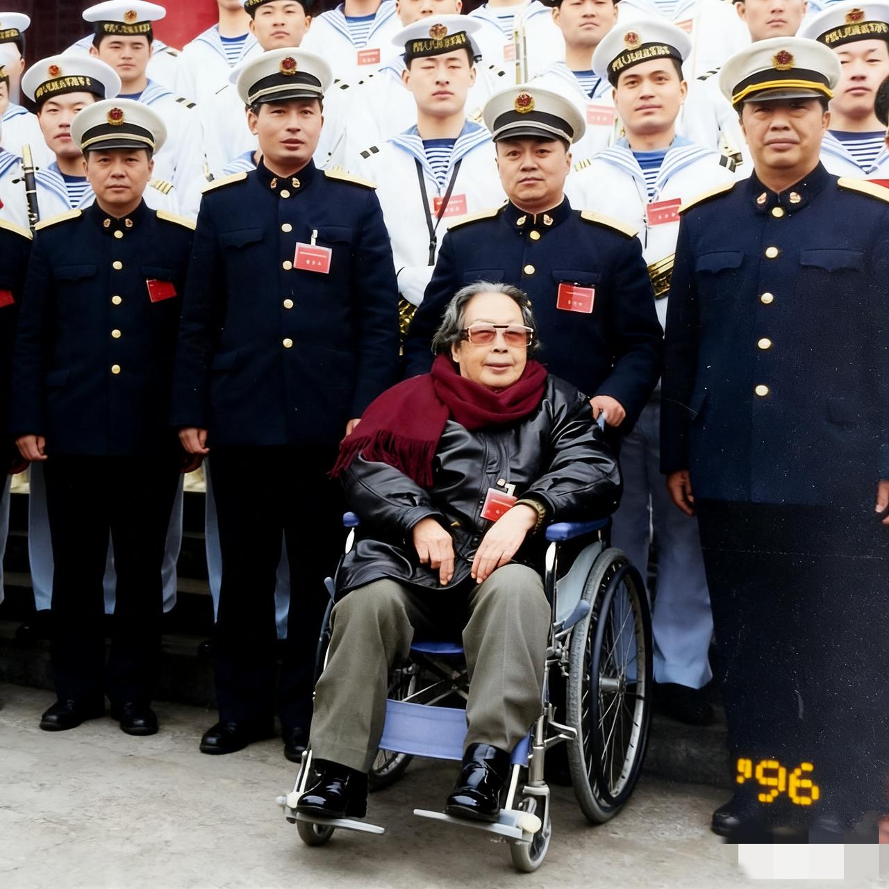 这位老人是元帅夫人，她中年丧夫、晚年丧子，一辈子宁折不弯，令人佩服，她就是贺龙元