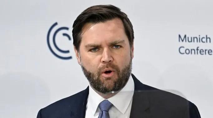 美国副总统万斯说出一番很耐人寻味的判断。苏联解体之后那十年，算得上美国历史上最糊