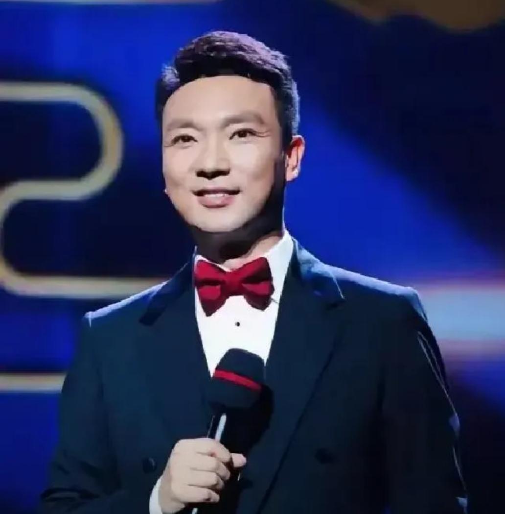 央视主持人康辉说：我下班回到家之后，我太太突然很严肃的跟我说，我可能得跟你谈谈，