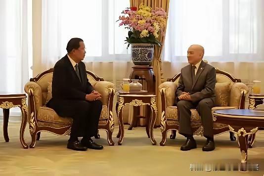 6月30日柬埔寨王宫事务部正式通告：国王西哈莫尼健康好转，将于下月7月3日与国母