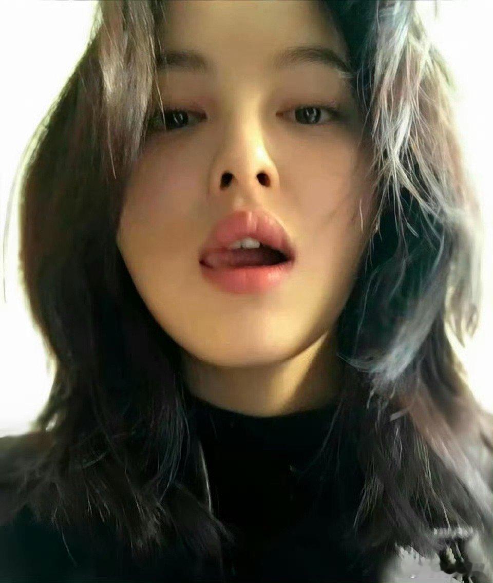 辛芷蕾早期短发，完全姐感，太有气质了！​​​