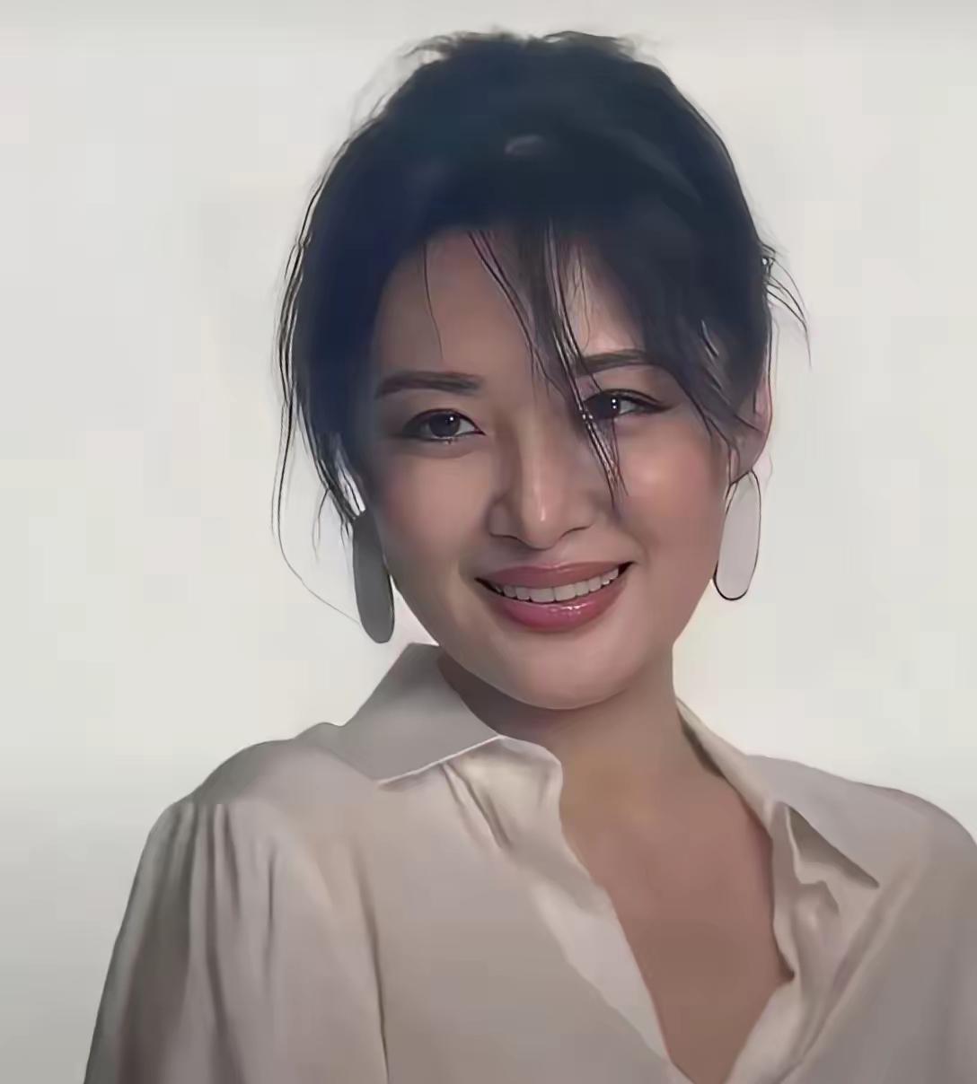 真没想到有一天会在短剧里看到周涛、叶璇这样的女神！谁能想到当初端庄大气的央视