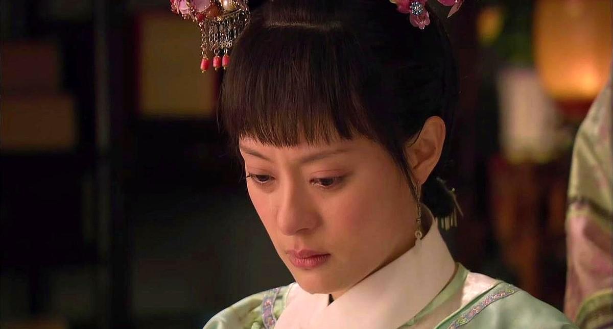 很多人刷《甄嬛传》到第十遍才后知后觉，真正的高能场景不是华妃对喷皇后，而是甄母淡