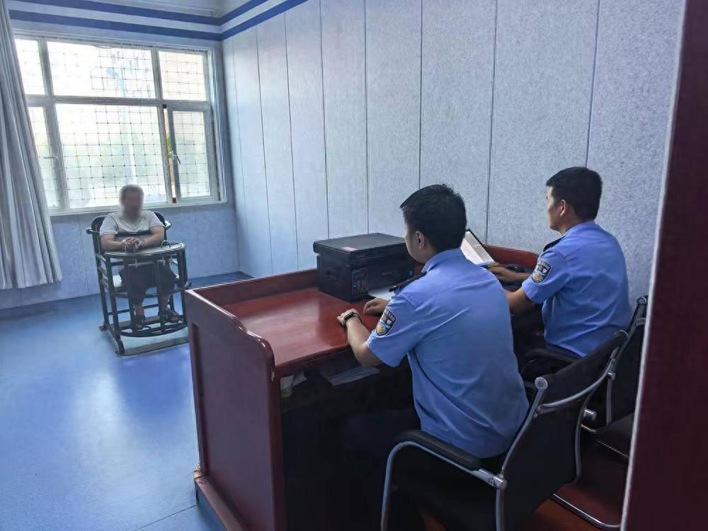 正义绝不会缺席！甘肃白银，男子等4人在平川区一处偏僻地段，合伙殴打受害人，致其死
