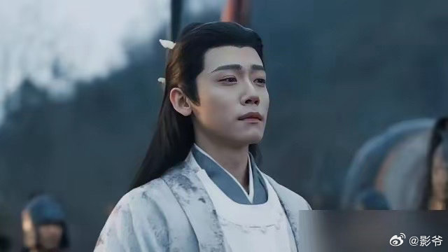 柠萌S+《刺棠》把女主复仇线删了，高光全挪给男主，原著粉直接炸了。豆瓣6.2，书粉自己都承认女主在原