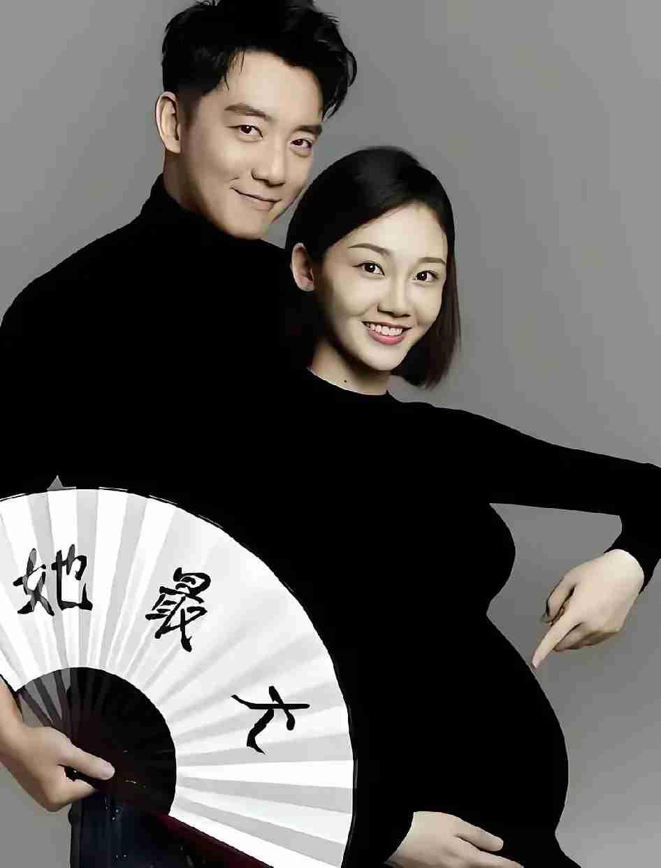 陈乔恩在节目里追着问苗苗和郑恺谁追的谁，这段对话真是越品越有意思。苗苗笑着