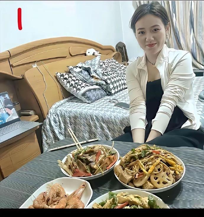 两个同事喊吃饭，选1号还是2号？暴露了你的社交状态！今天刷到这个选择