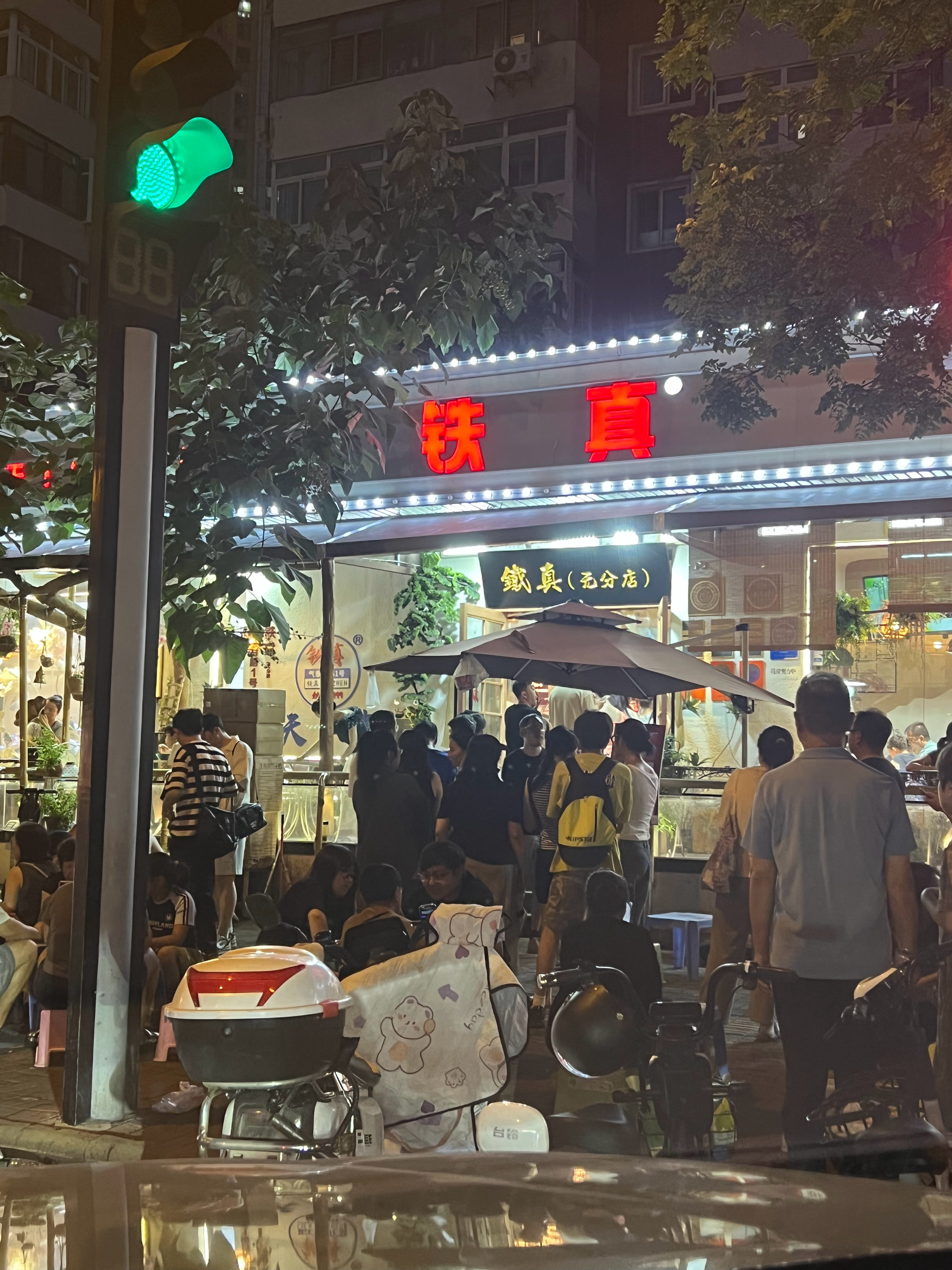 人太多了～～排大队啊​​​