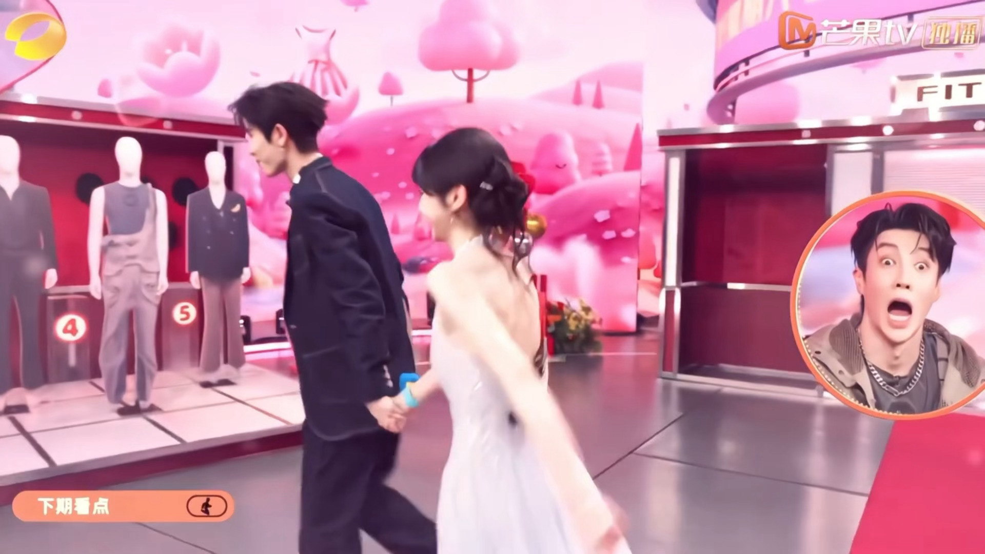 张凌赫田曦薇经纪人我们田作之赫两个人就借着玩游戏肆意挑衅经纪人