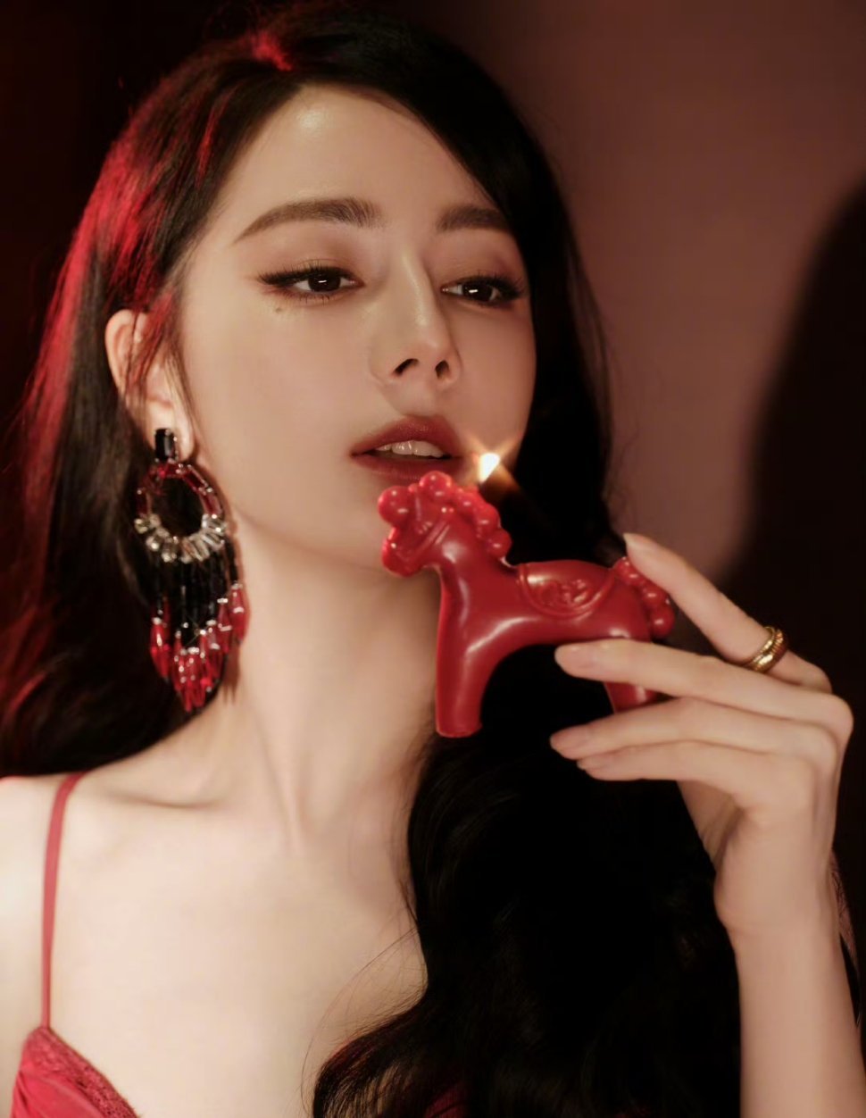 《瓦猫》主演迪丽热巴，出品宇乐乐，根据葛亮同名小说《瓦猫》改编