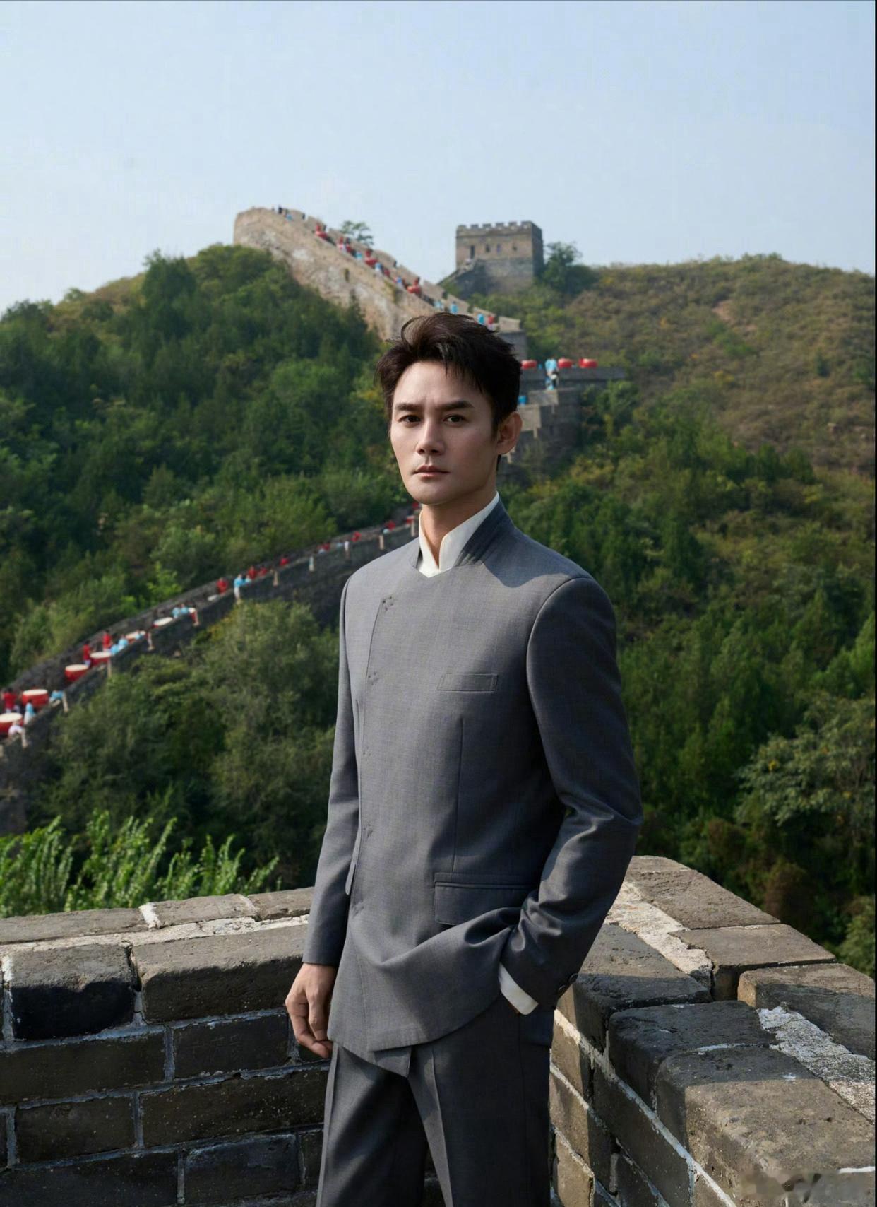 1.谭松韵和王凯的关系是真的很好，对方还帮忙挂靠过经纪合约，不收任何提成，纯朋友