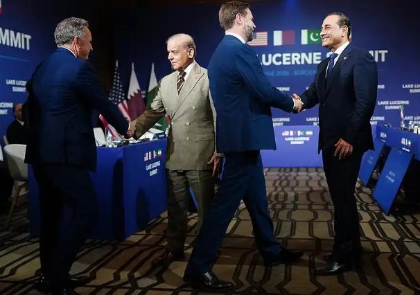 美国为了保住石油美元的地位，极有可能放开伊朗石油出口，唯一绑定的条件是必须用美元