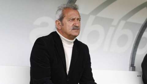 洛尔卡前主帅批徐根宝: 当初答应续约, 现在出尔