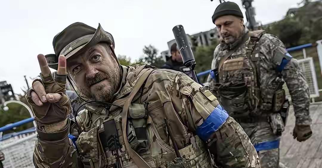 乌克兰最后的结果可能是领土被一分为二，割让大部分领土给到俄罗斯，然后摆脱俄罗斯的