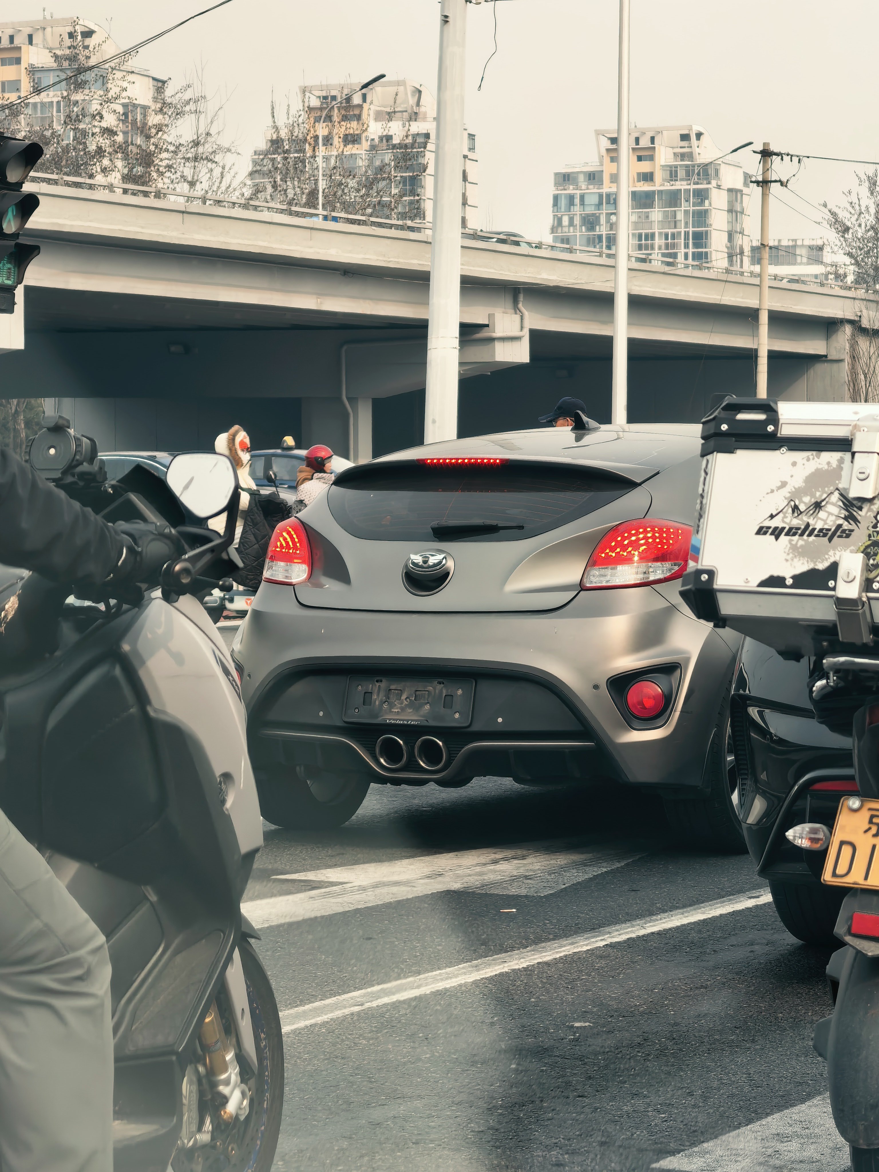 兄弟们来猜个车！