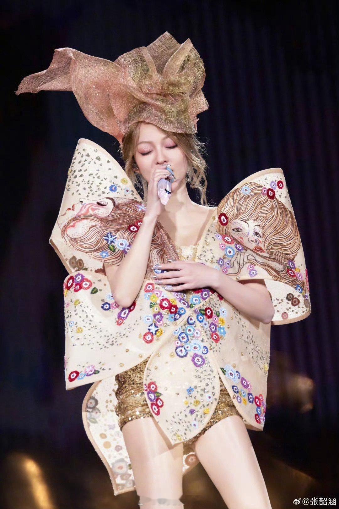 张韶涵这15S是我能听的吗15秒的预告像一部迷你电影，情绪层层递进。张韶涵的演