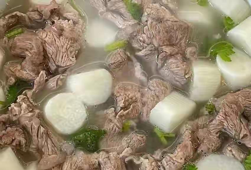 强筋健骨的菜。人到中年，一定要多吃。一过四十岁，很多人明显感觉身体大不如前：爬