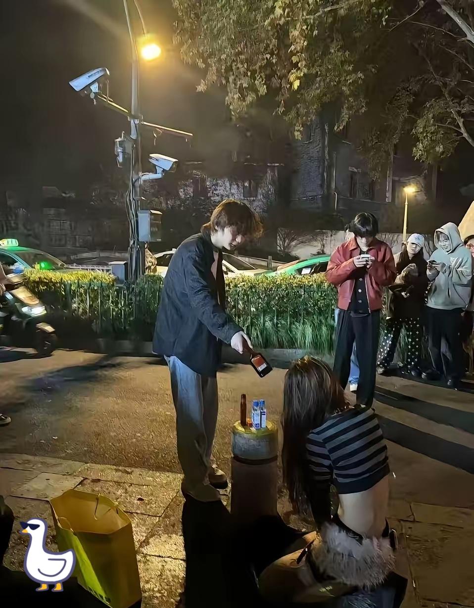 最新大瓜！杭州又现年度纯爱大戏！这哪是纯爱战神，分明是“氪金式抓包”的狠人啊！