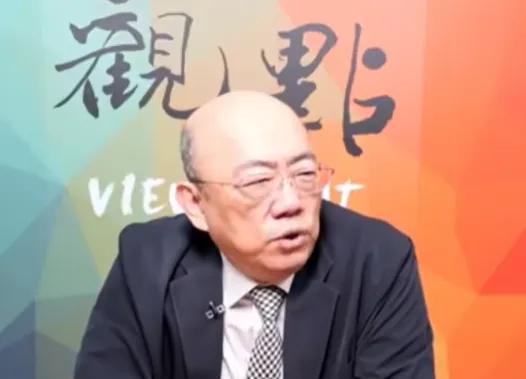 郭正亮认为现在民进党当局自我陷入了4大误区：1、陷入民粹自决。2、全面依赖大