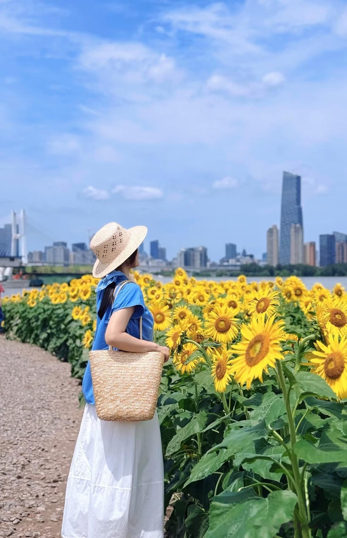 近日，湖北一位25岁的女研究生很是苦恼~她的男友能力弱、不会维护她、家庭条件