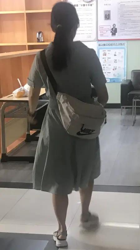 6月10日，广东深圳的丁女士花1分钱网购了个垃圾桶，就像花了“一丢丢”成本“薅羊