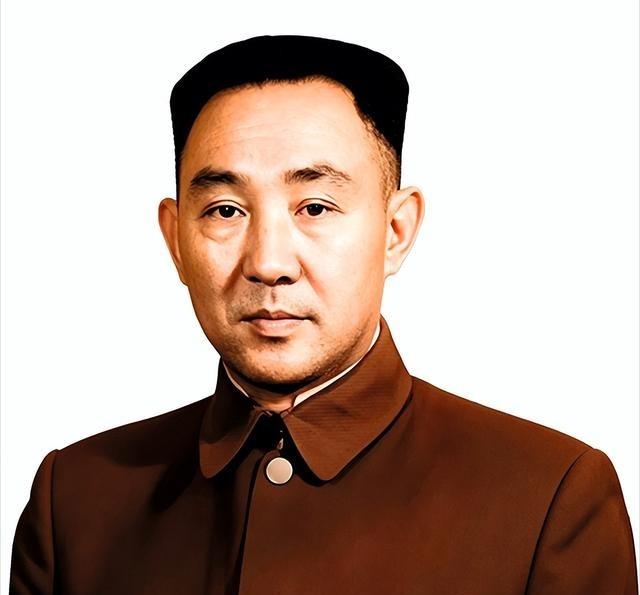 1958年，他调回军队，罗荣桓请示补授军衔，毛主席一锤定音：至少是上将！19