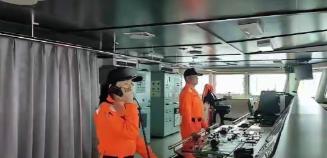 笑不活了！台海巡船在东沙被我海警船堵得动弹不得，急眼了居然对着我们喊："你们回去