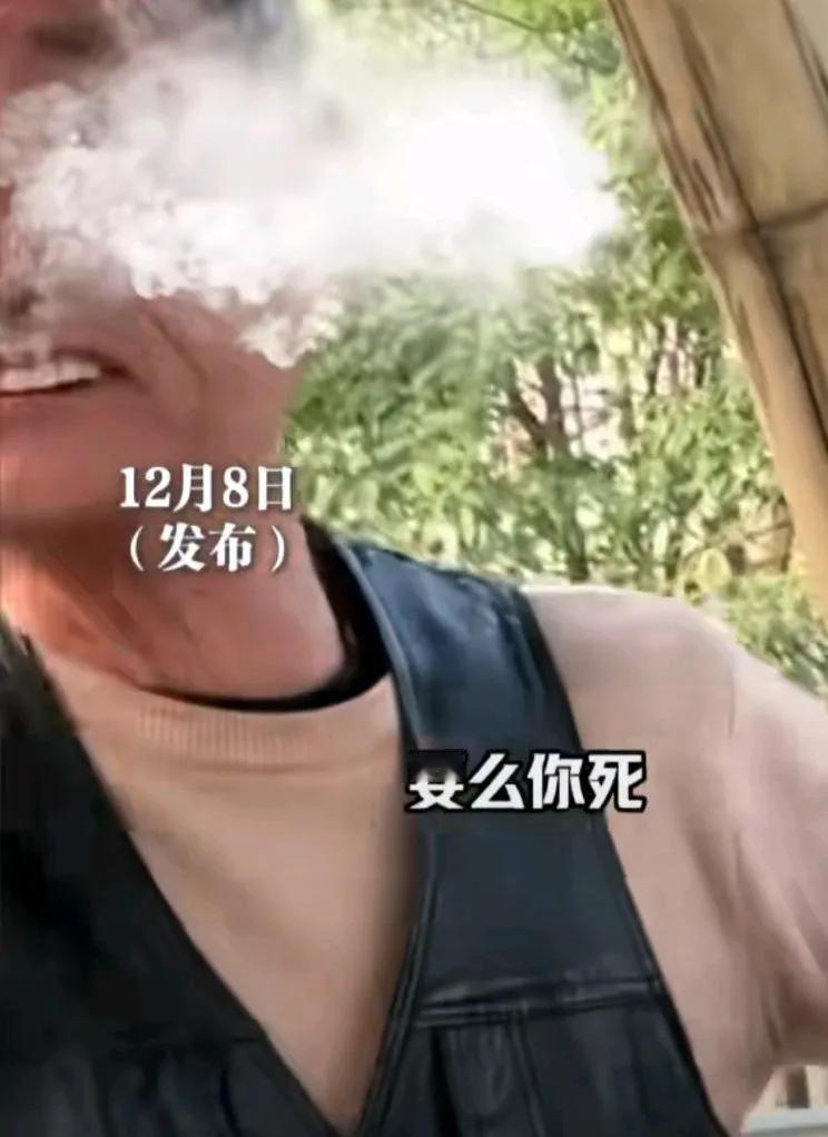 男子拍视频怒斥80岁大爷，对着自己的私家车方便，男子说，旁边有树，你不去尿，