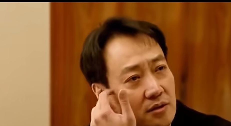 撮合辛柏青和吴越的人让大众再次看清了这两个人的真面目……客观公正的讲，这两位都