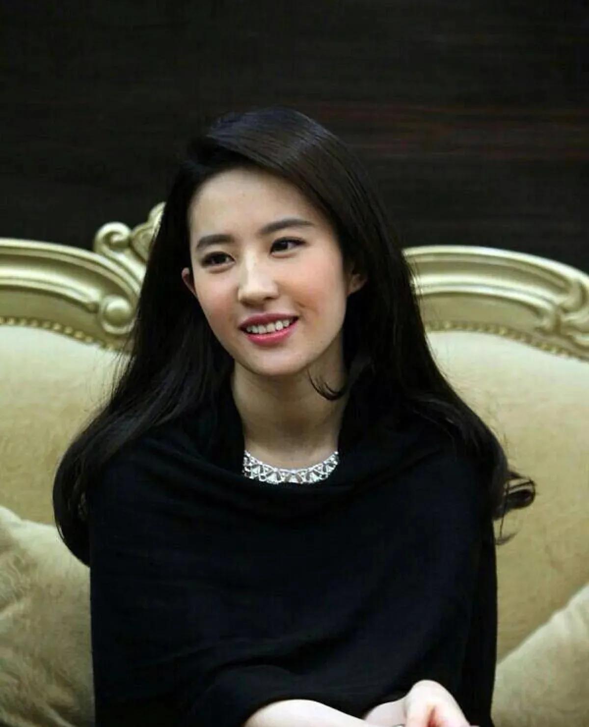 刘亦菲生图，真的好漂亮，此女只应天上有，人间难得几回见。#明星刘亦菲#